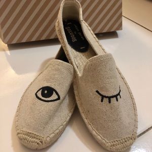 Soludos Wink Embroidery Smoking Slipper